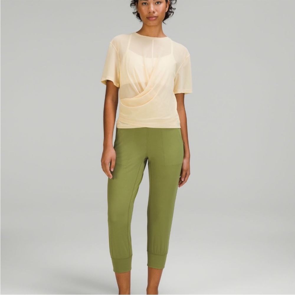 NWT Lululemon Lightweight Mesh Reversible Yoga Tee Prosecco Sz 6